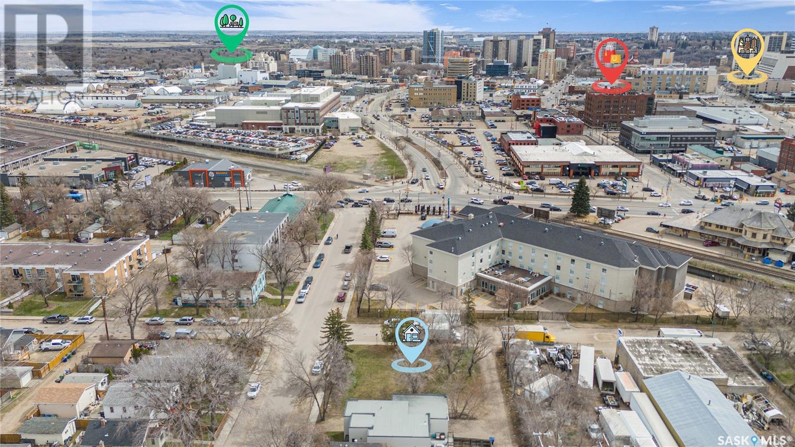 Photo 3 of 201 25th Street W, Saskatoon SK