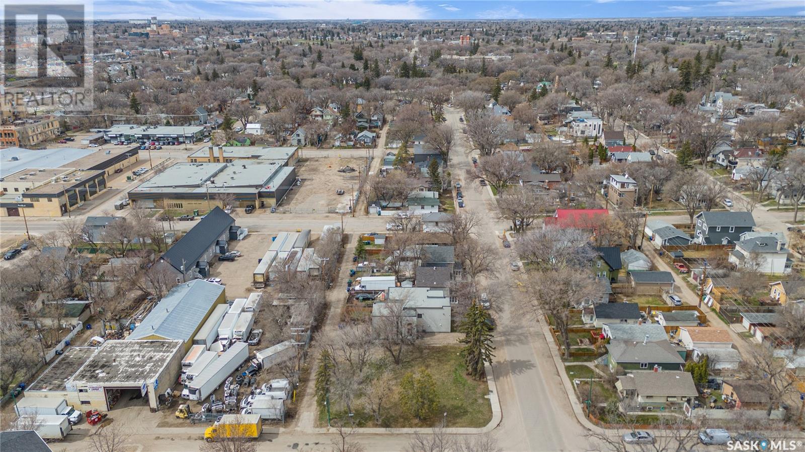 Photo 7 of 201 25th Street W, Saskatoon SK