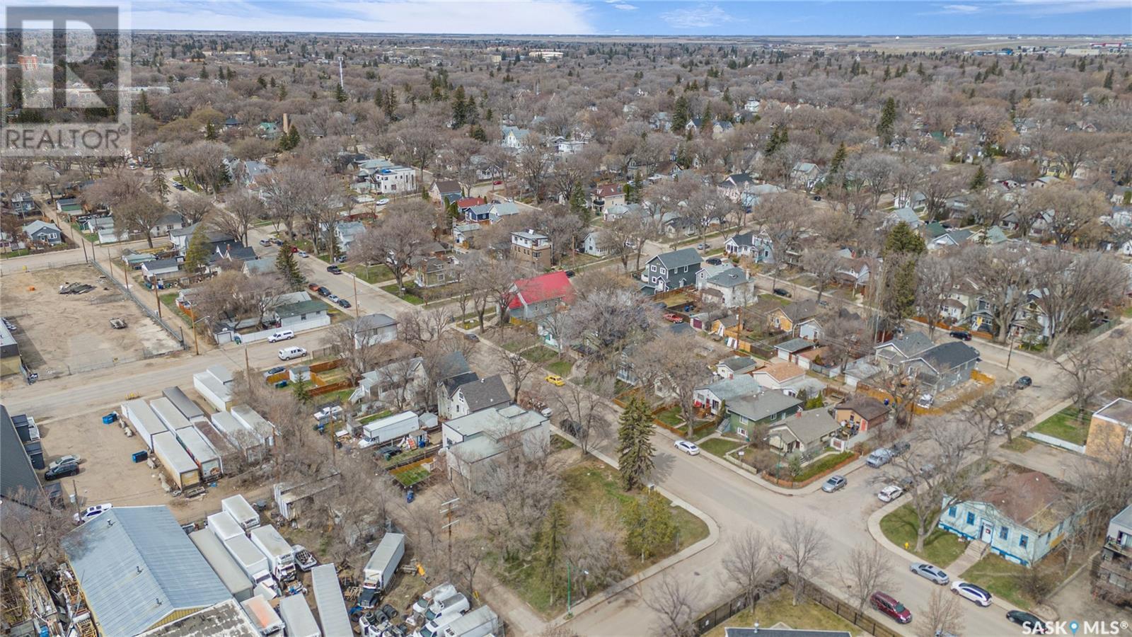 Photo 5 of 201 25th Street W, Saskatoon SK