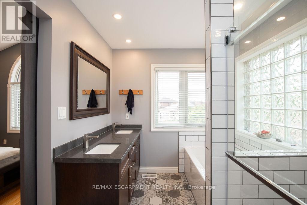 Photo 32 of 177 Claudette Gate, Hamilton ON