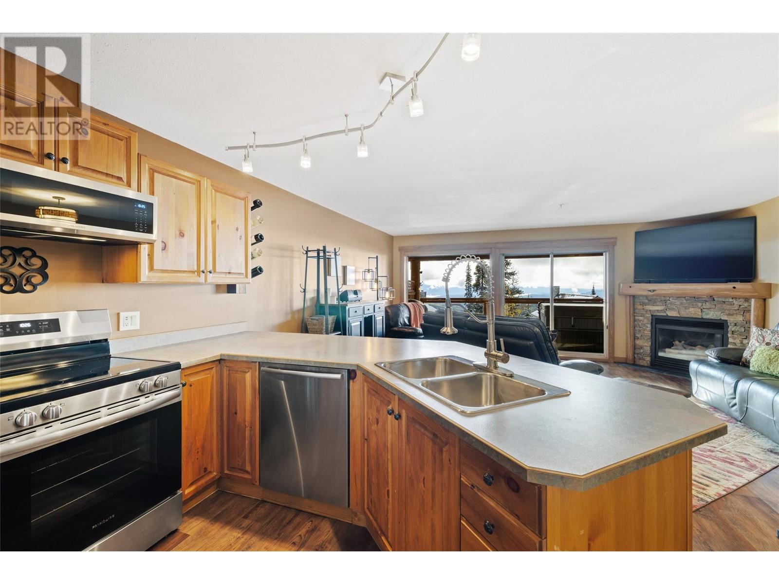 A 5845 Snow Pines Crescent, Big White