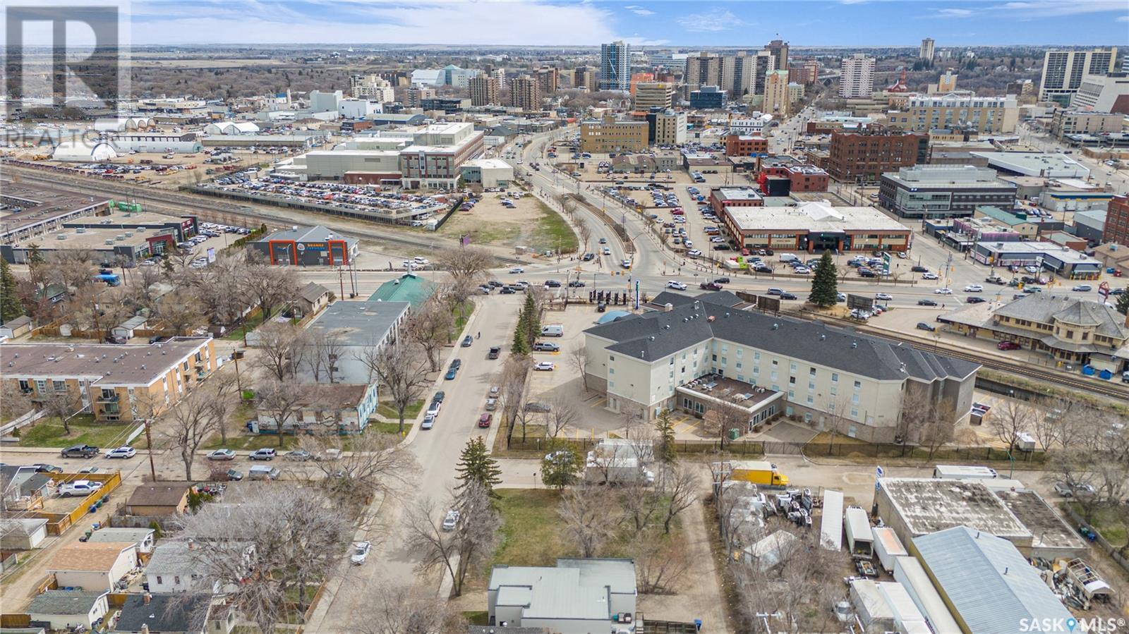Photo 6 of 205 25th Street W, Saskatoon SK