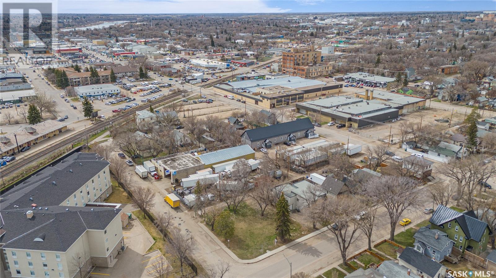 Photo 9 of 205 25th Street W, Saskatoon SK