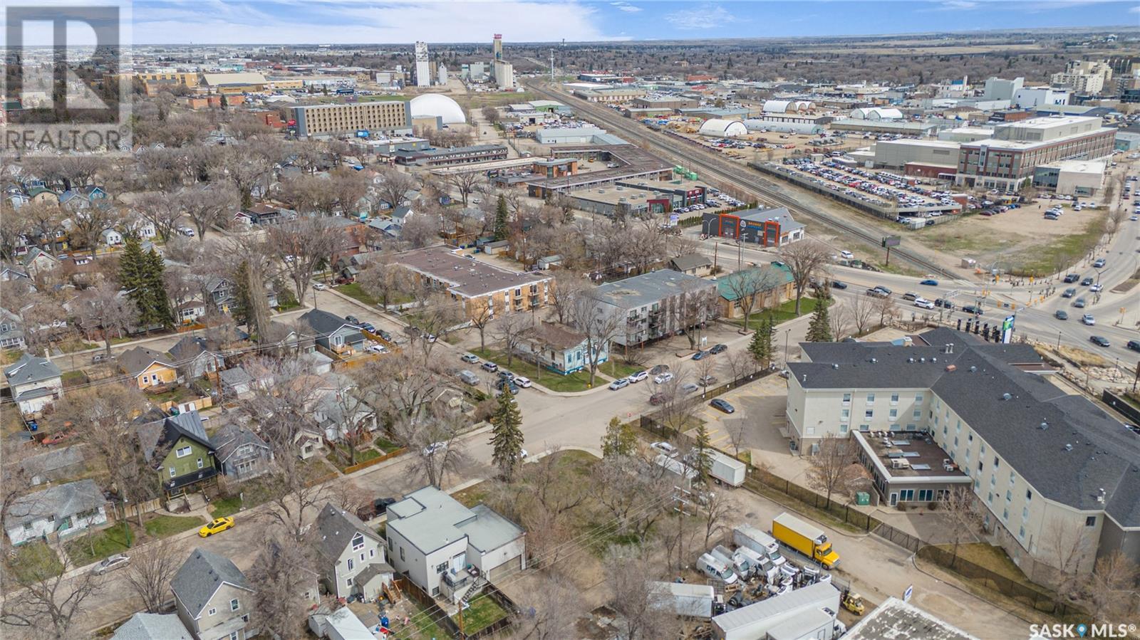 Photo 3 of 205 25th Street W, Saskatoon SK