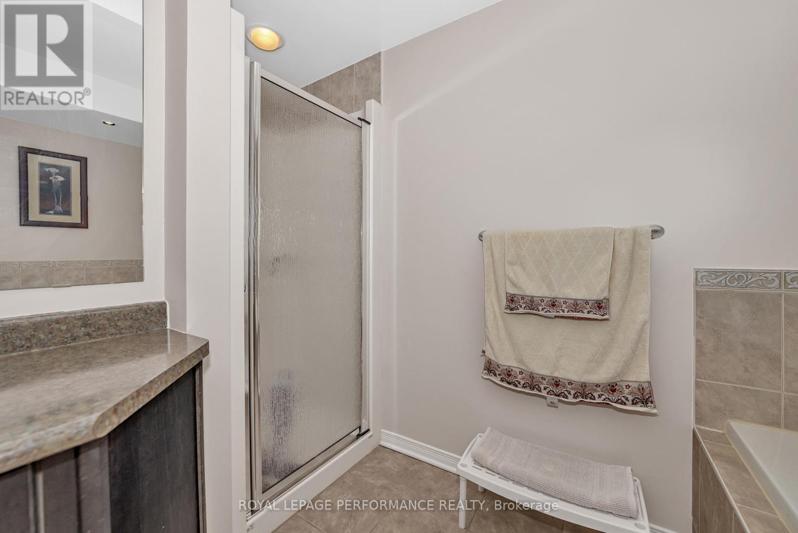 Photo 4 of 203 1921 St Joseph Boulevard, Ottawa ON