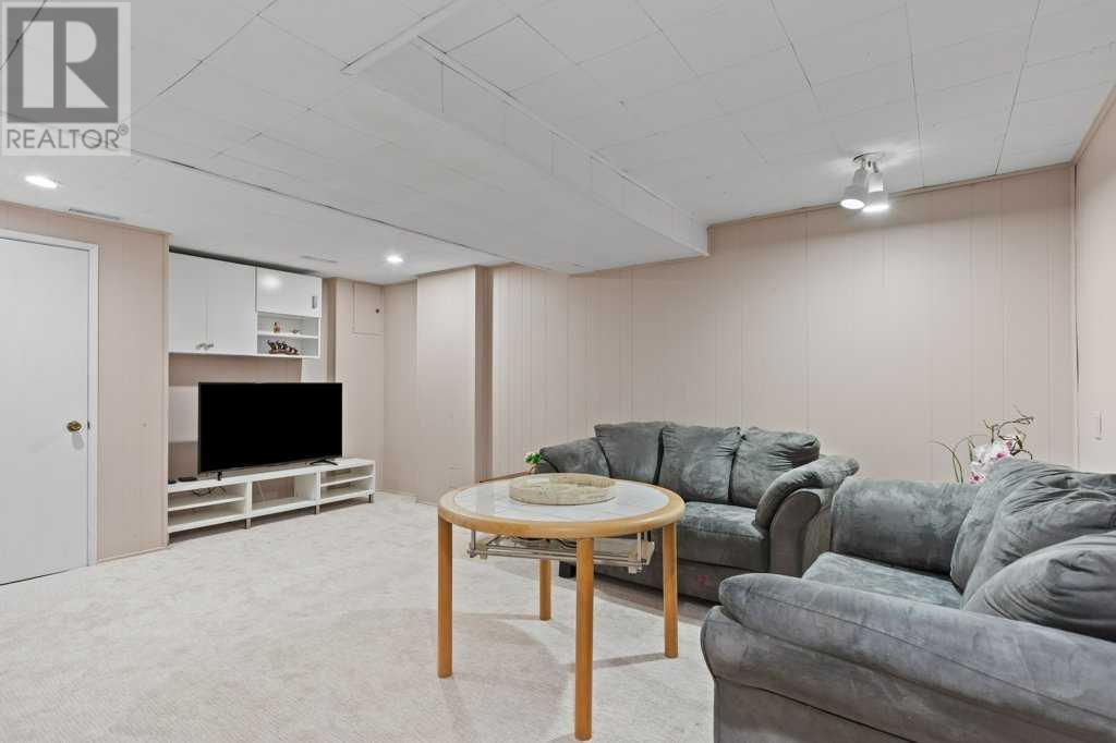 Single Family House 5 Level for Sale in  Brae Glen Crescent SW Braeside Calgary 