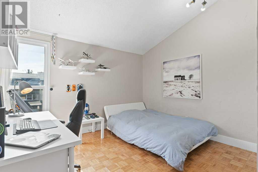 Single Family House 5 Level for Sale in  Brae Glen Crescent SW Braeside Calgary 