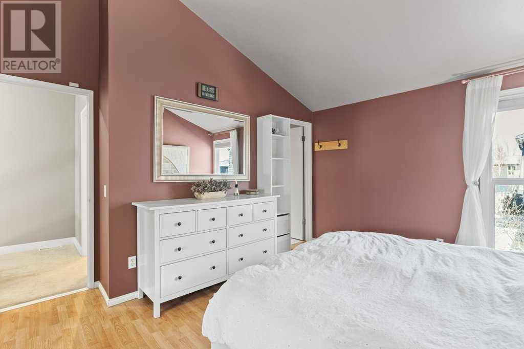 Single Family House 5 Level for Sale in  Brae Glen Crescent SW Braeside Calgary 