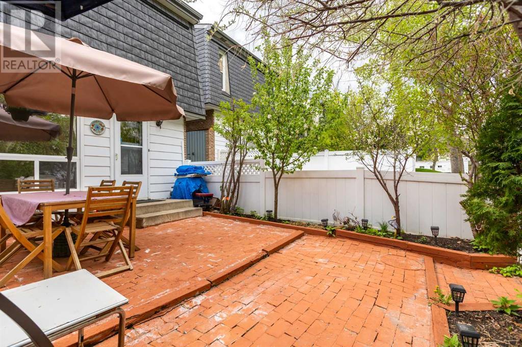 Single Family House 5 Level for Sale in  Brae Glen Crescent SW Braeside Calgary 