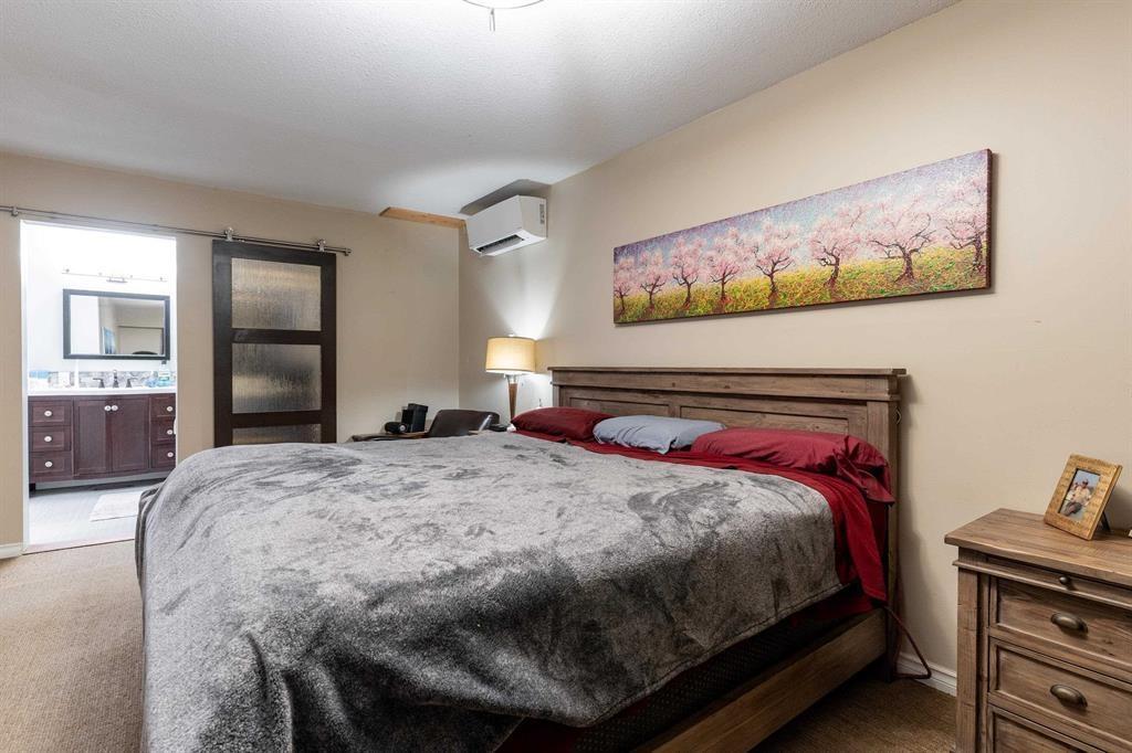 Photo 4 of 20490 46 Avenue, Langley BC
