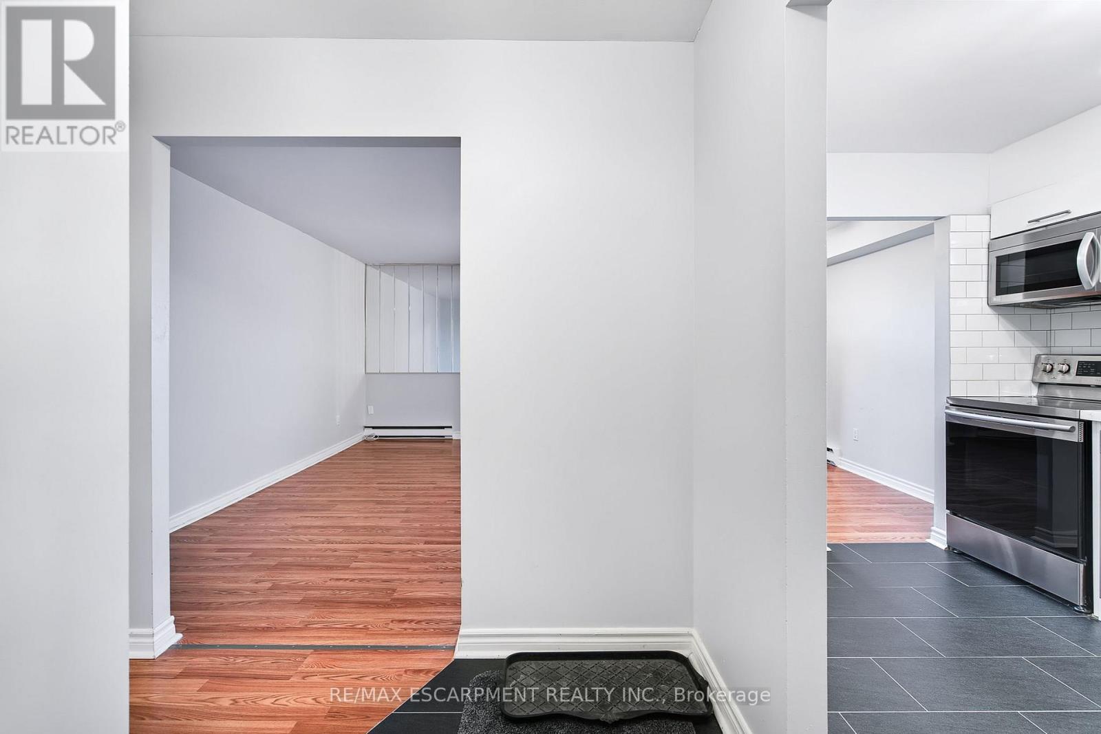 Photo 14 of 501 23 Main Street, Hamilton ON