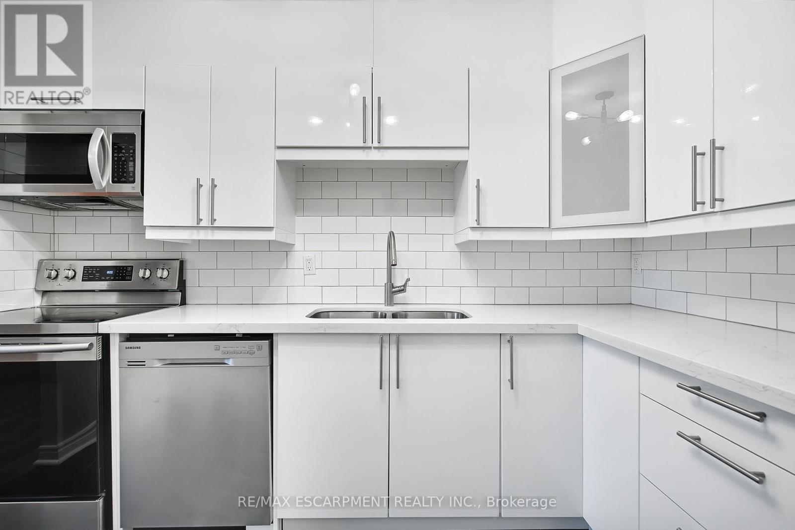 Photo 15 of 501 23 Main Street, Hamilton ON