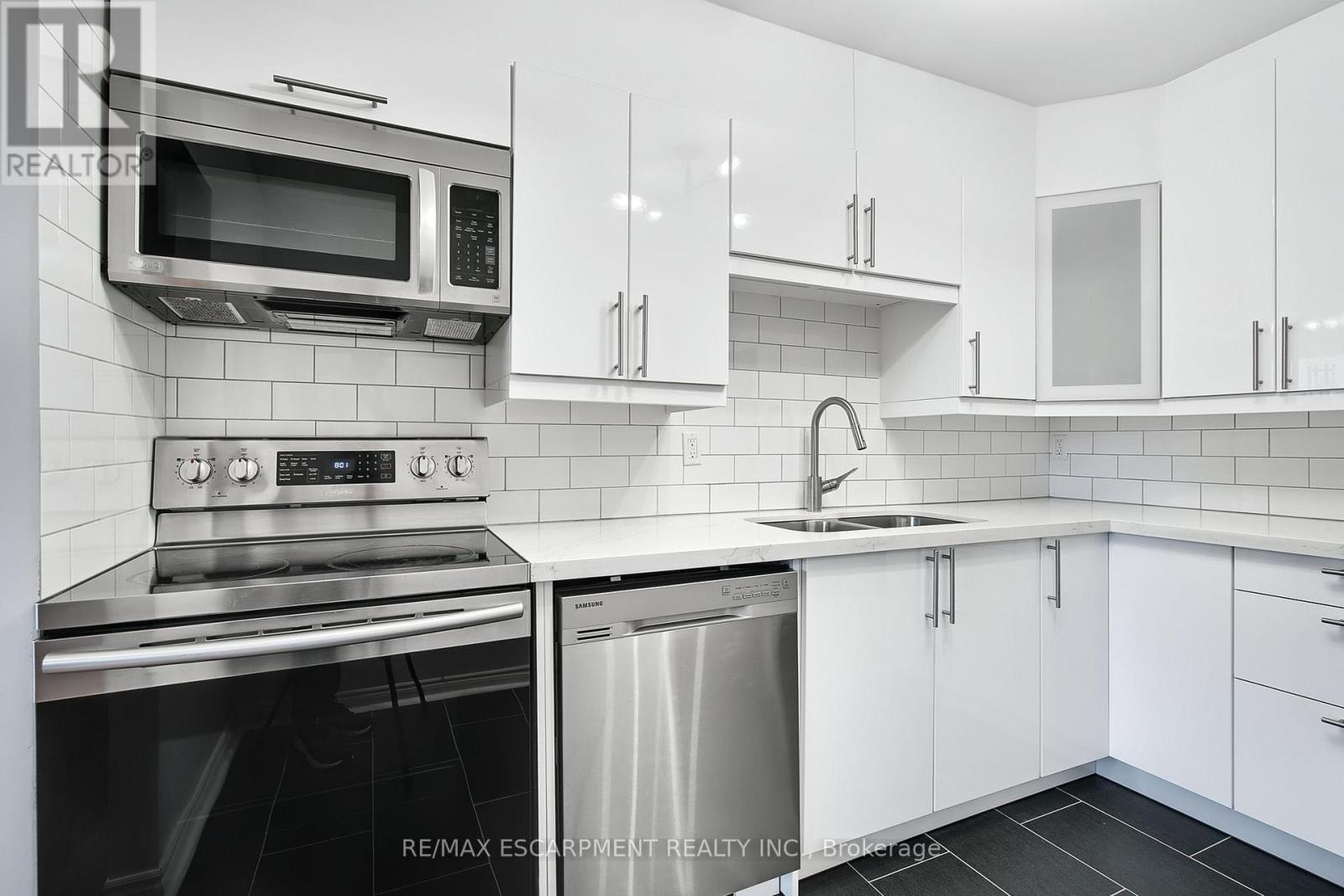 Photo 16 of 501 23 Main Street, Hamilton ON