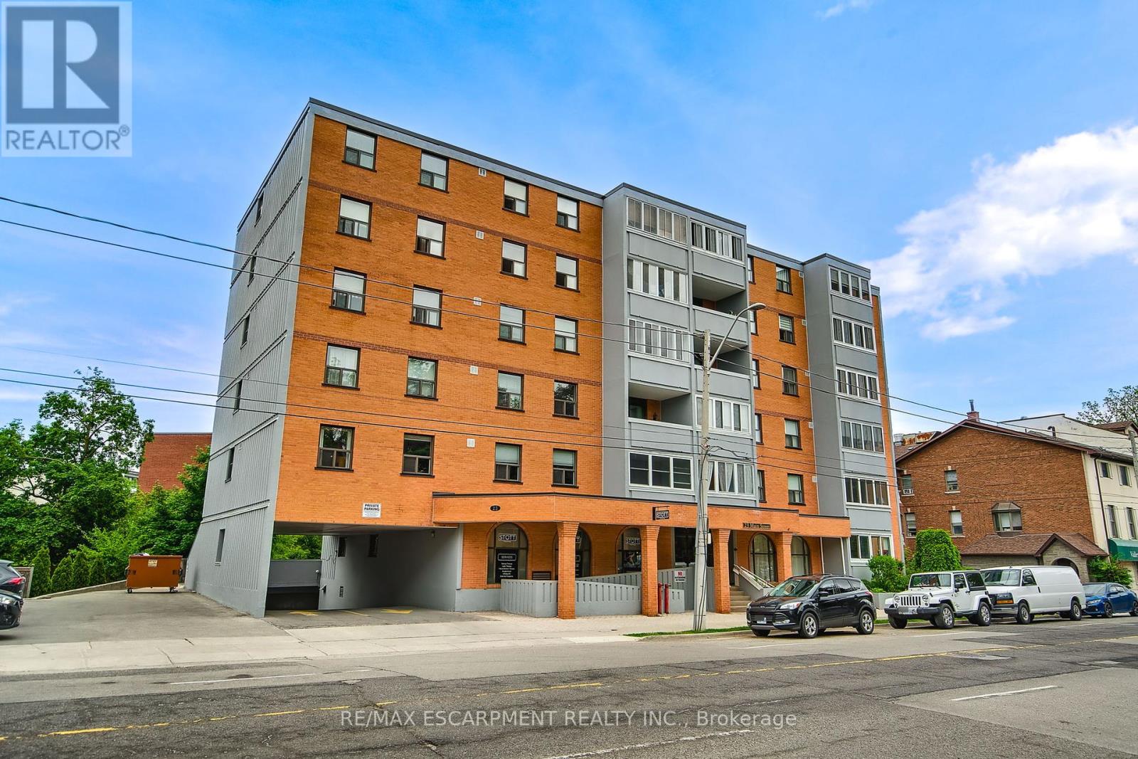 Photo 2 of 501 23 Main Street, Hamilton ON