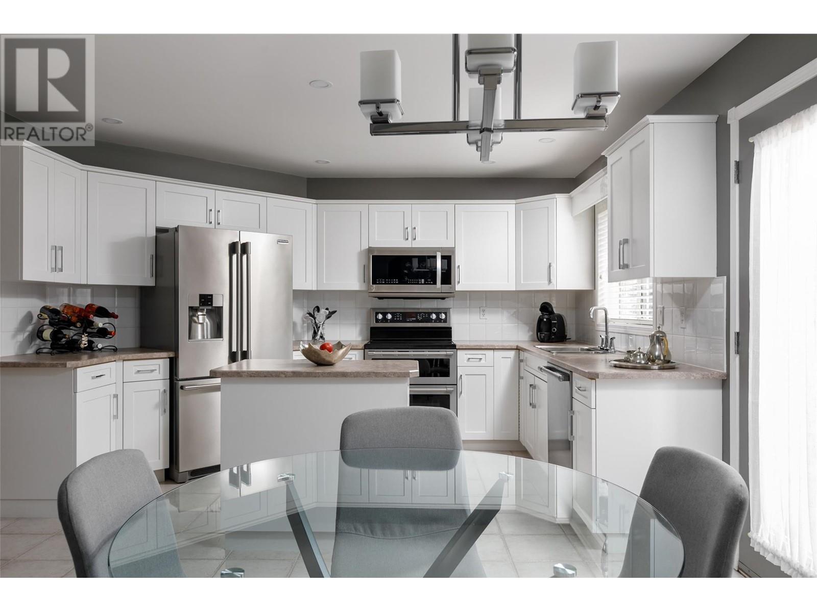  1043 Caledonia Way, West Kelowna