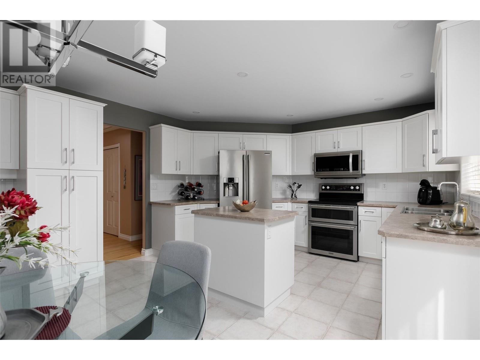  1043 Caledonia Way, West Kelowna