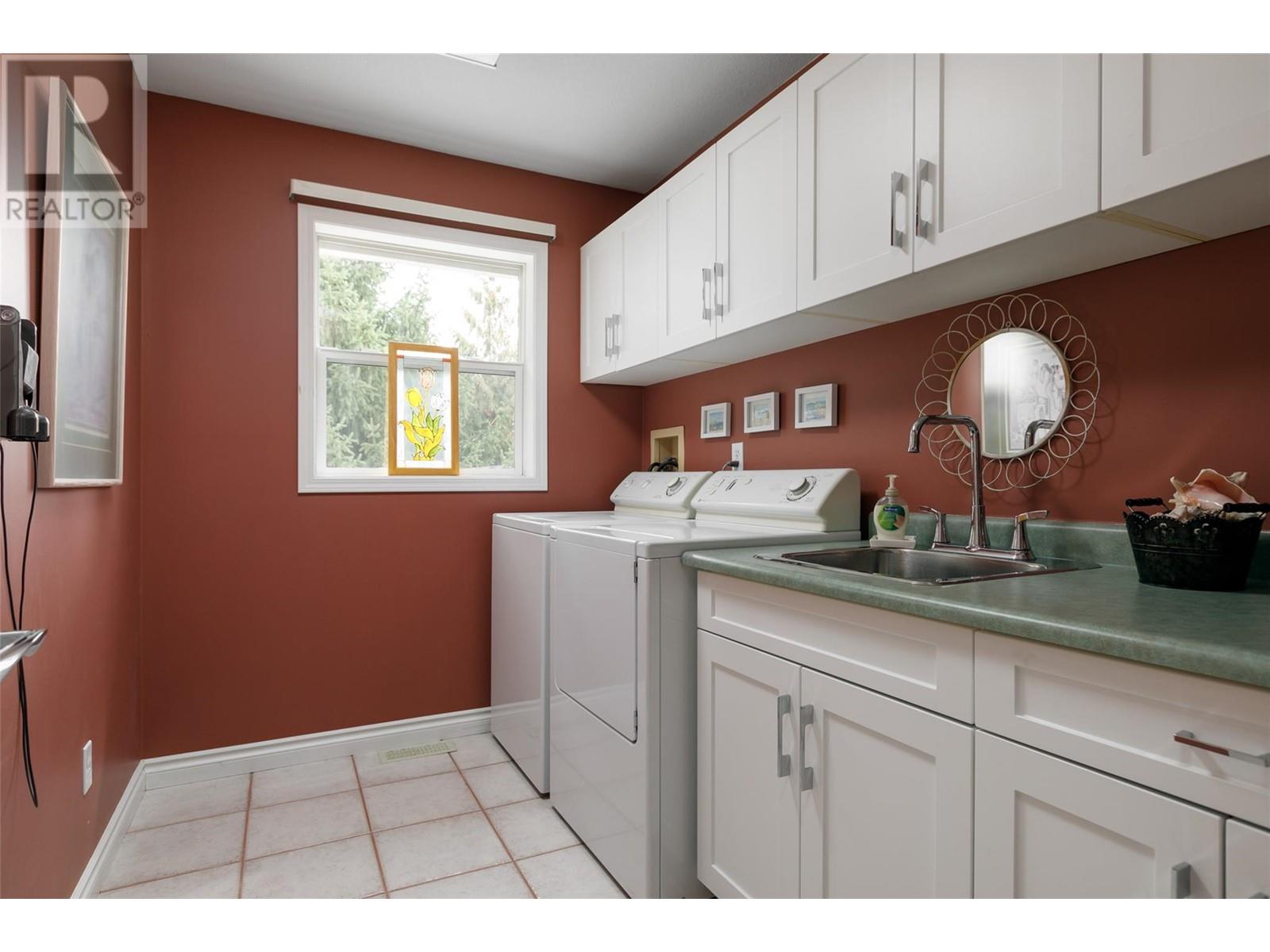  1043 Caledonia Way, West Kelowna