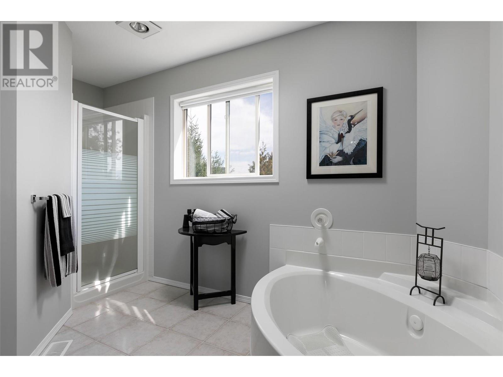  1043 Caledonia Way, West Kelowna