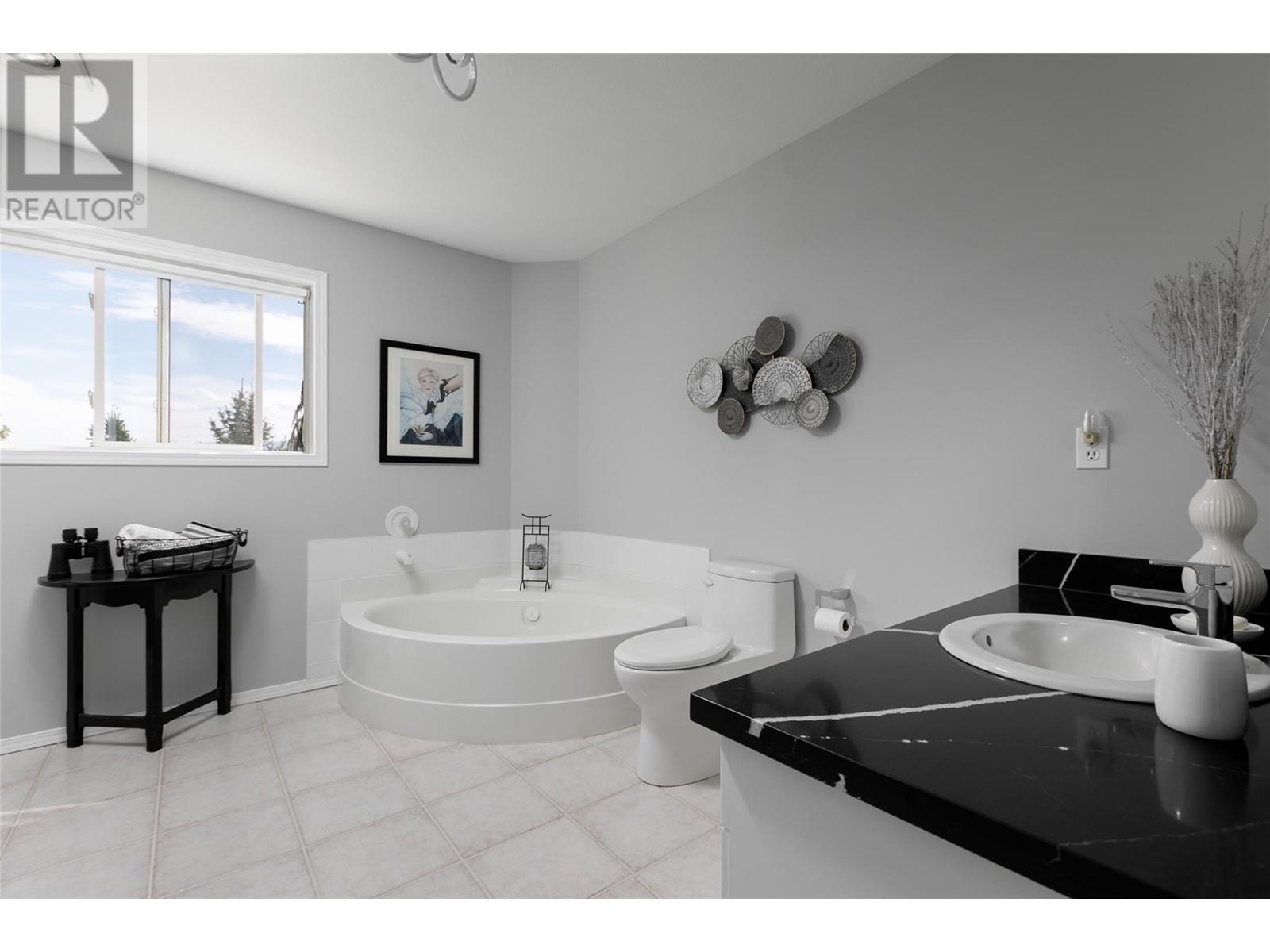  1043 Caledonia Way, West Kelowna
