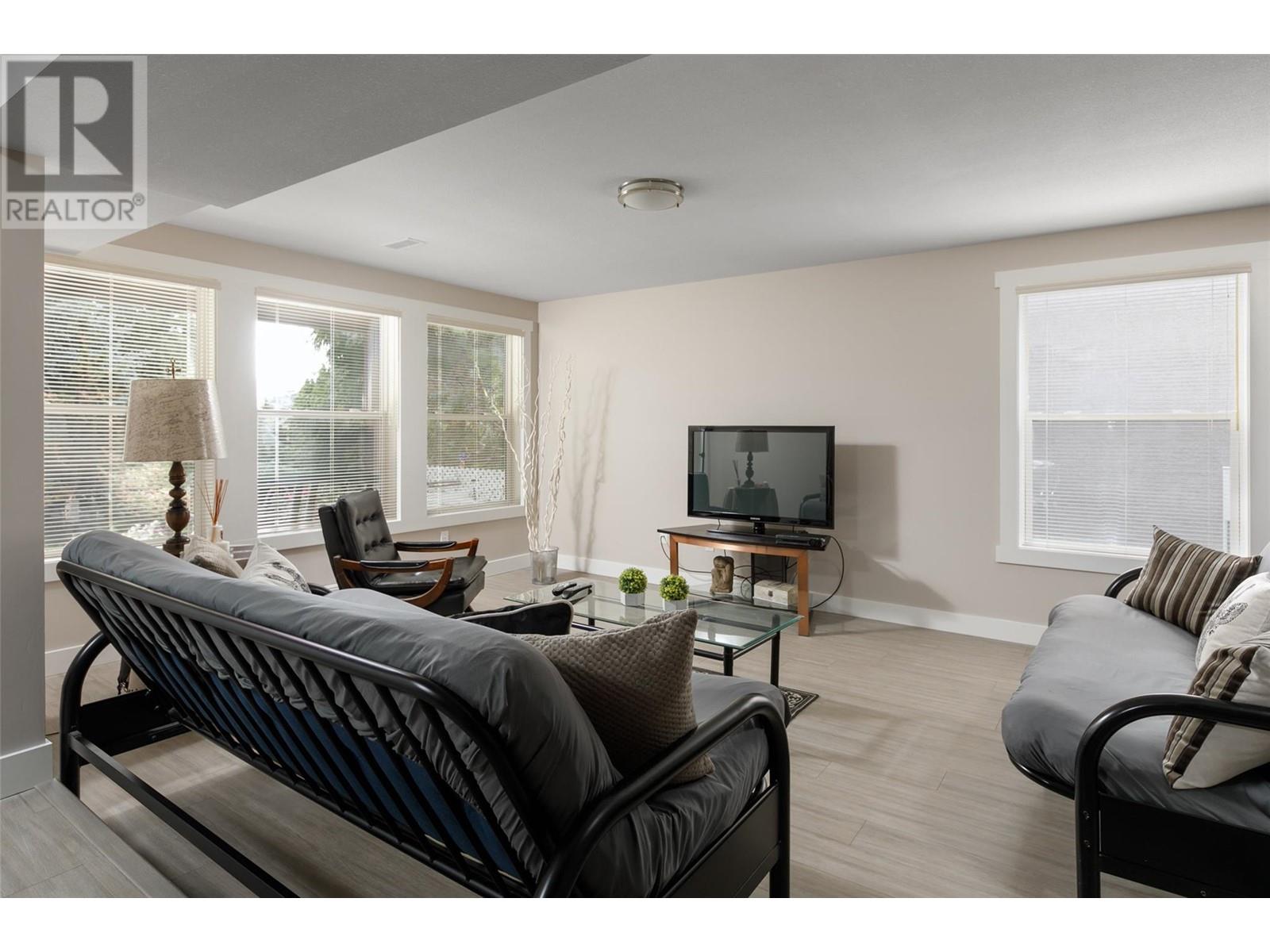  1043 Caledonia Way, West Kelowna