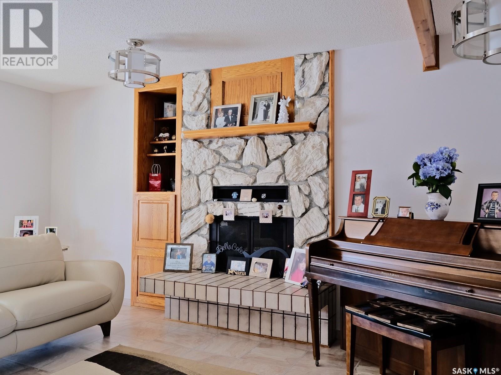 Photo 14 of 816 Ridpath Road, Rosetown SK