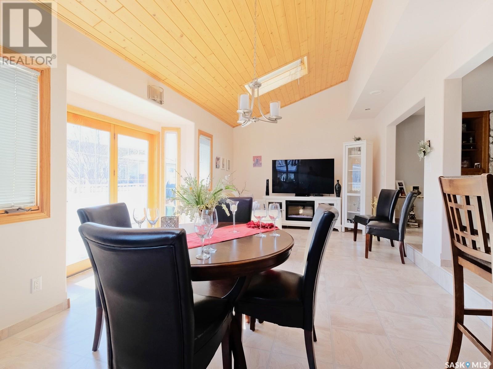 Photo 25 of 816 Ridpath Road, Rosetown SK