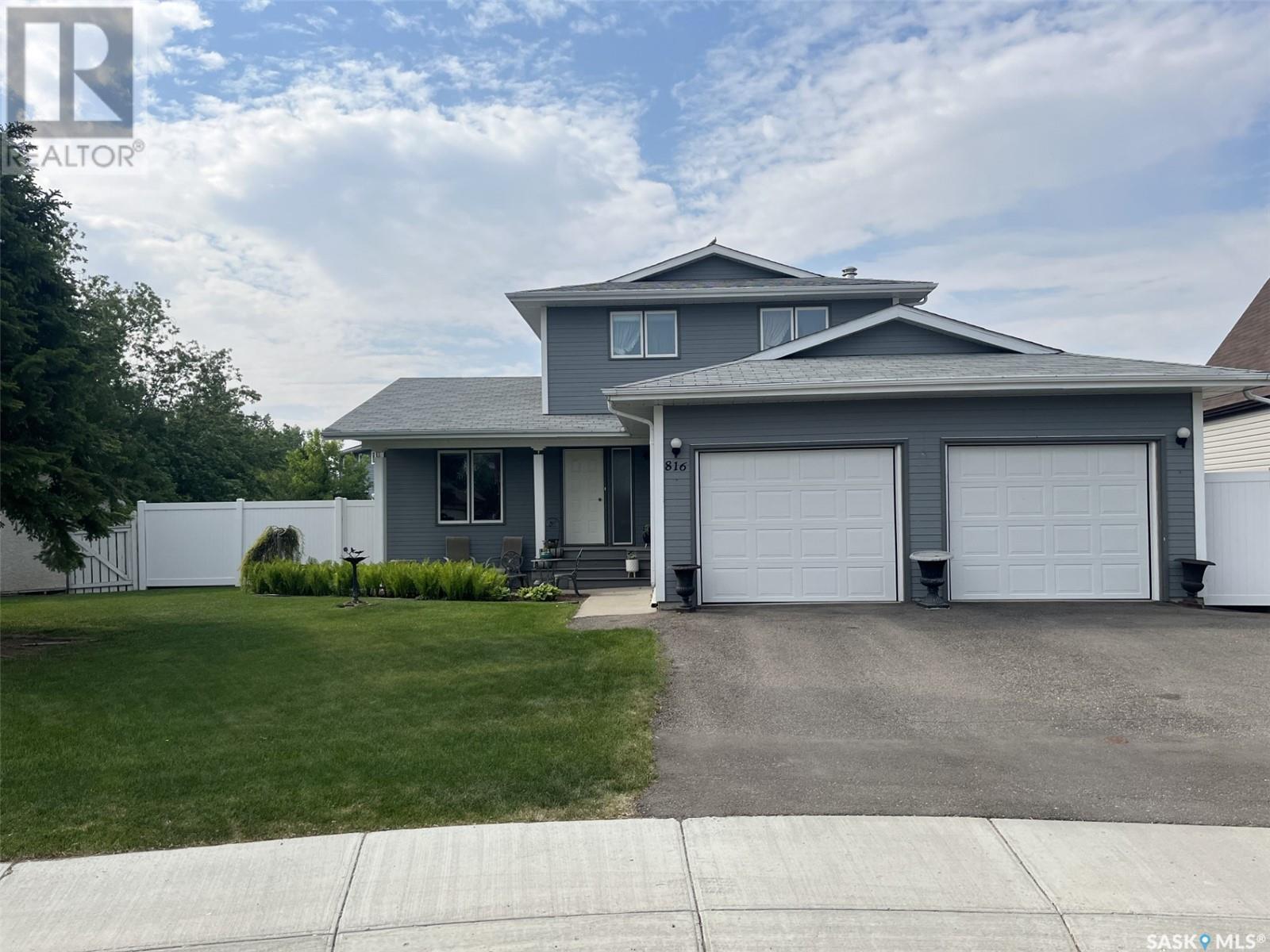 Photo 1 of 816 Ridpath Road, Rosetown SK