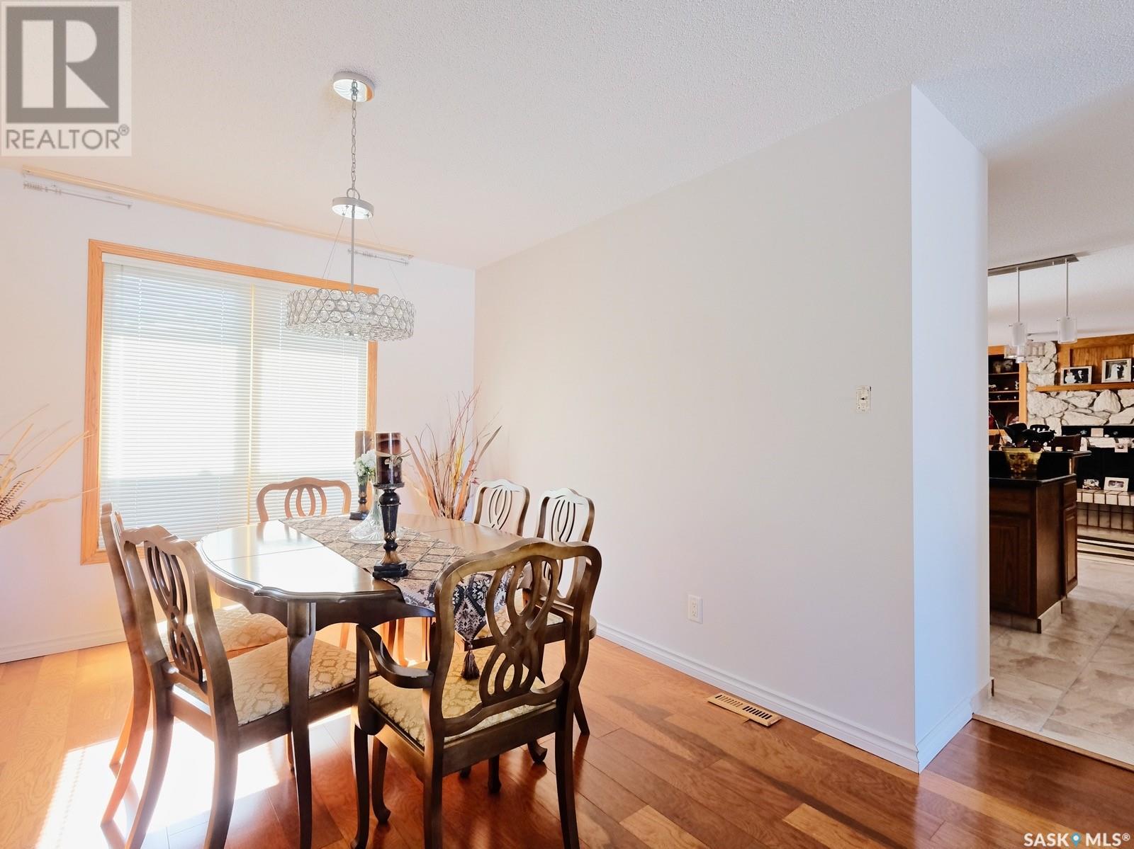 Photo 12 of 816 Ridpath Road, Rosetown SK