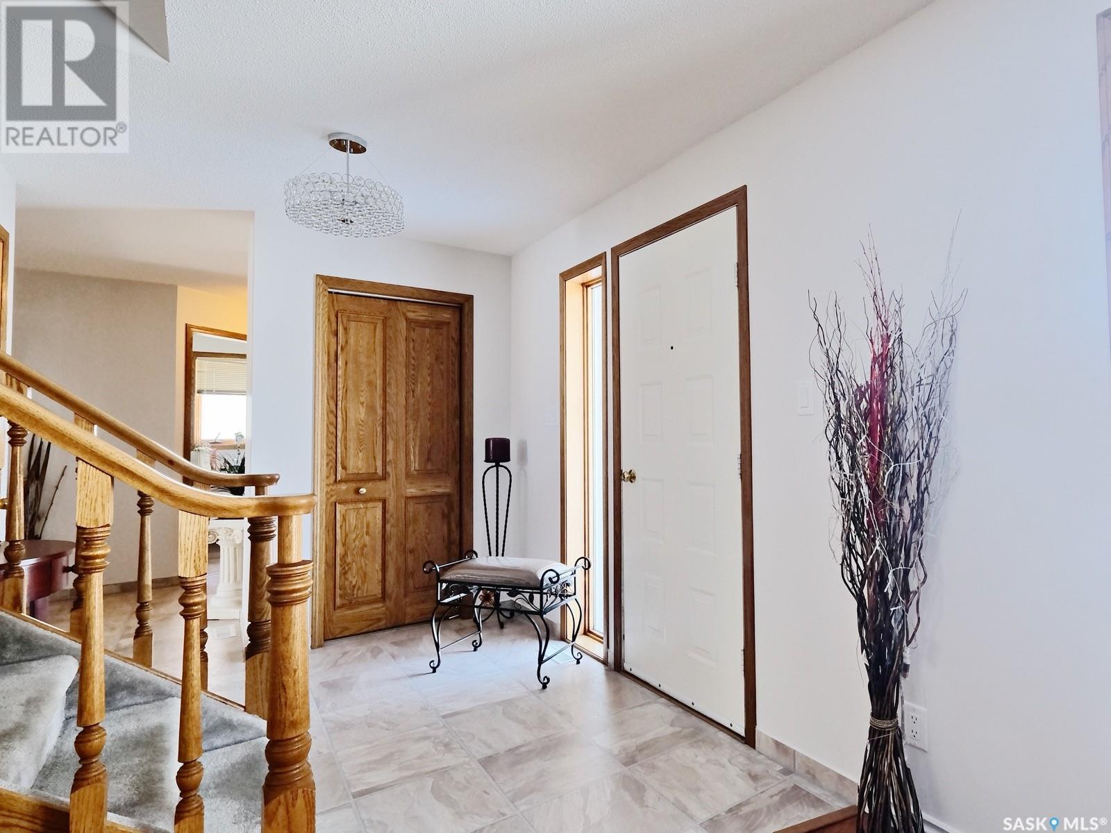 Photo 9 of 816 Ridpath Road, Rosetown SK