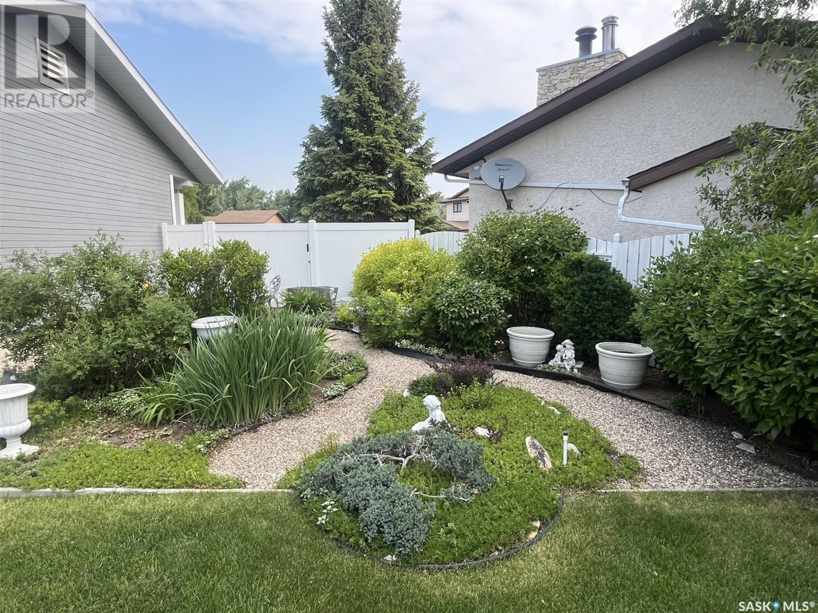 Photo 7 of 816 Ridpath Road, Rosetown SK