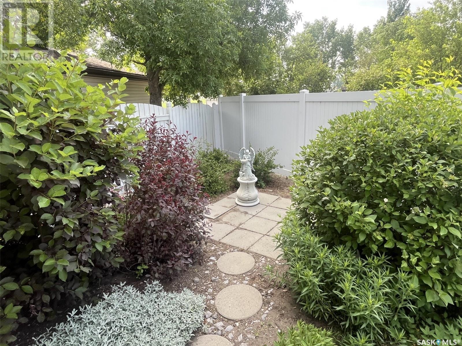 Photo 6 of 816 Ridpath Road, Rosetown SK
