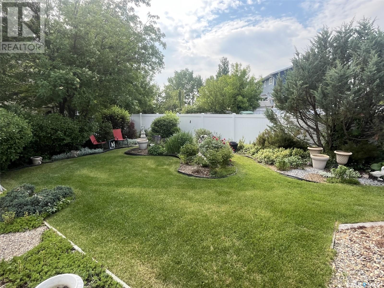 Photo 3 of 816 Ridpath Road, Rosetown SK
