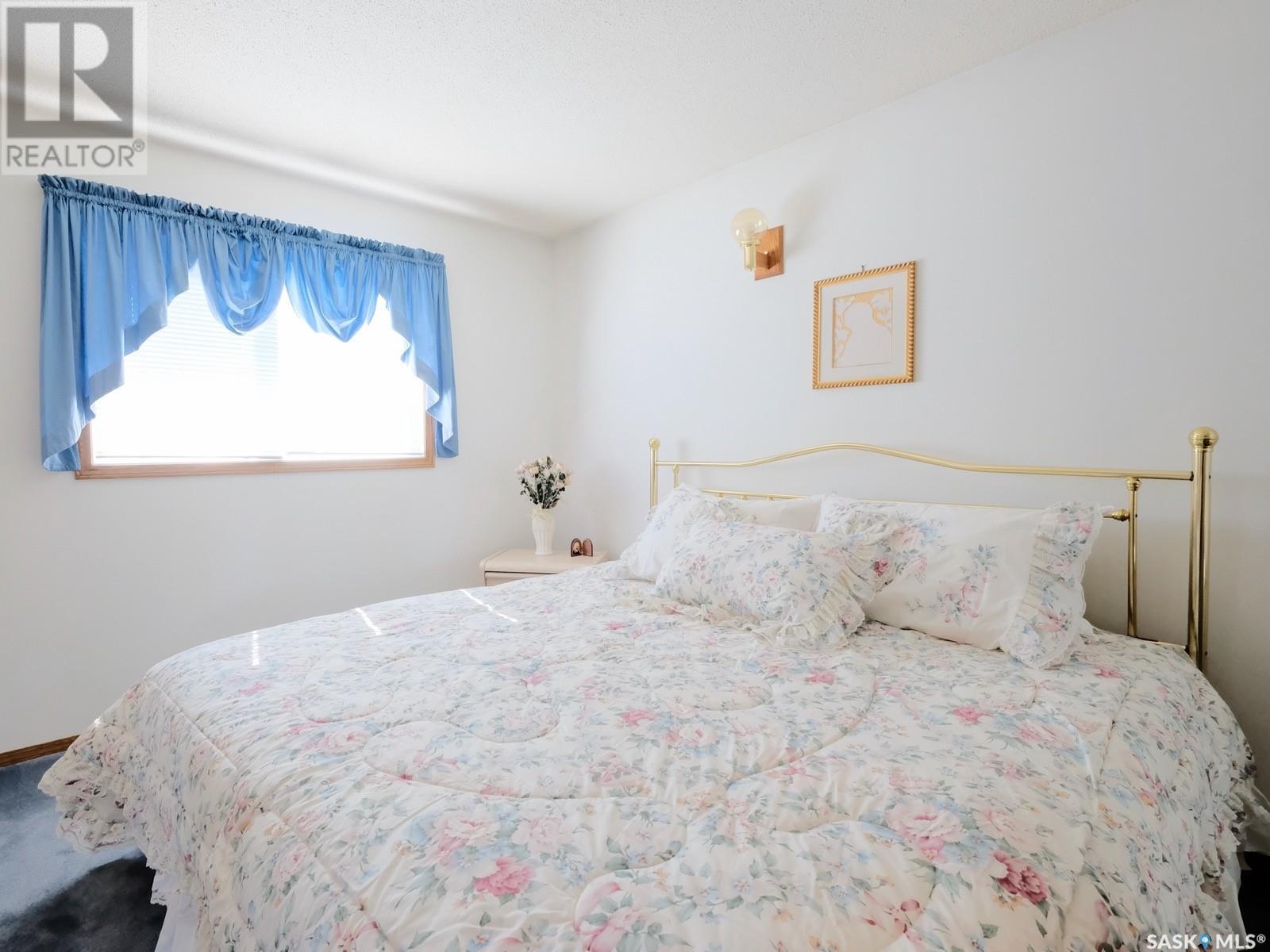 Photo 30 of 816 Ridpath Road, Rosetown SK