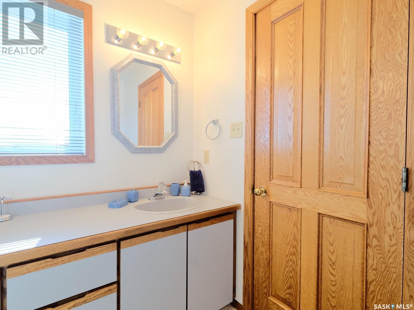 Photo 34 of 816 Ridpath Road, Rosetown SK