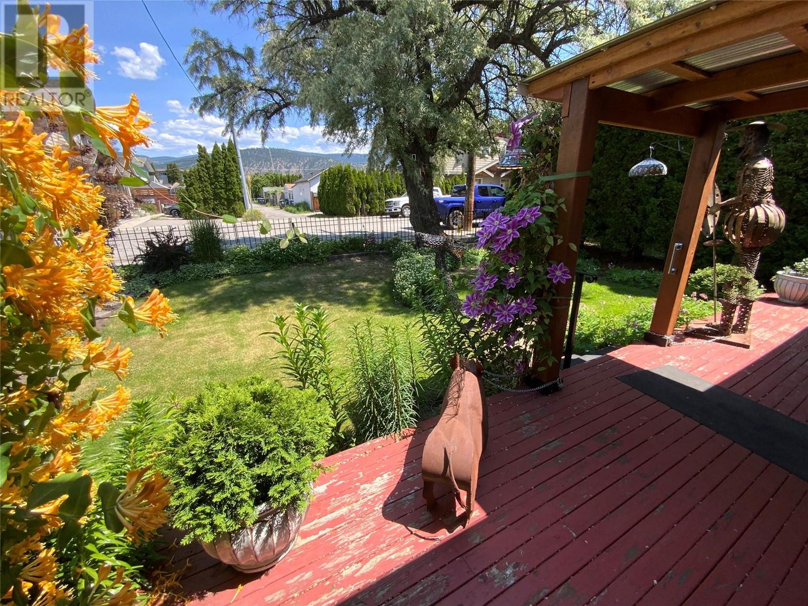 207 MAPLE Street, Penticton