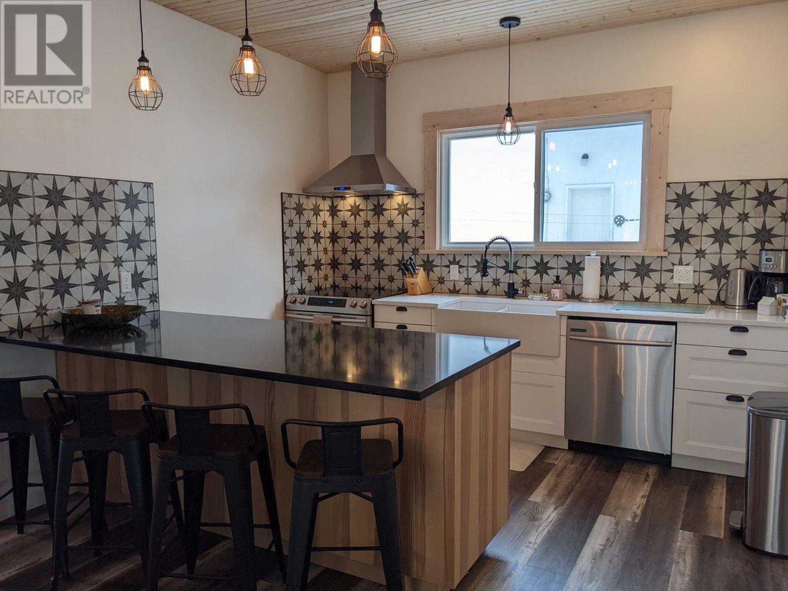 309 Third Street E, Revelstoke