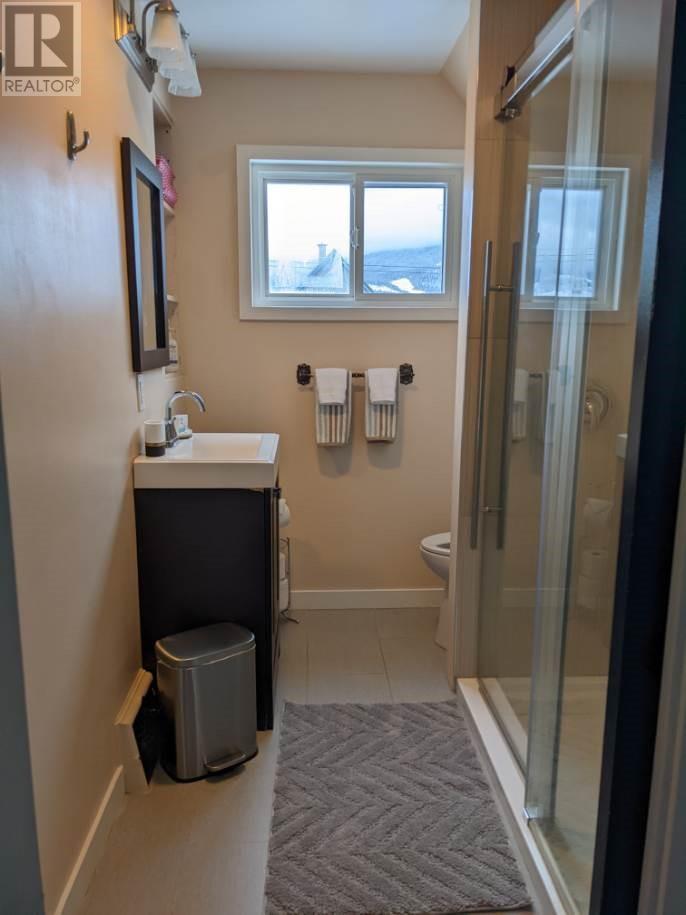 309 Third Street E, Revelstoke