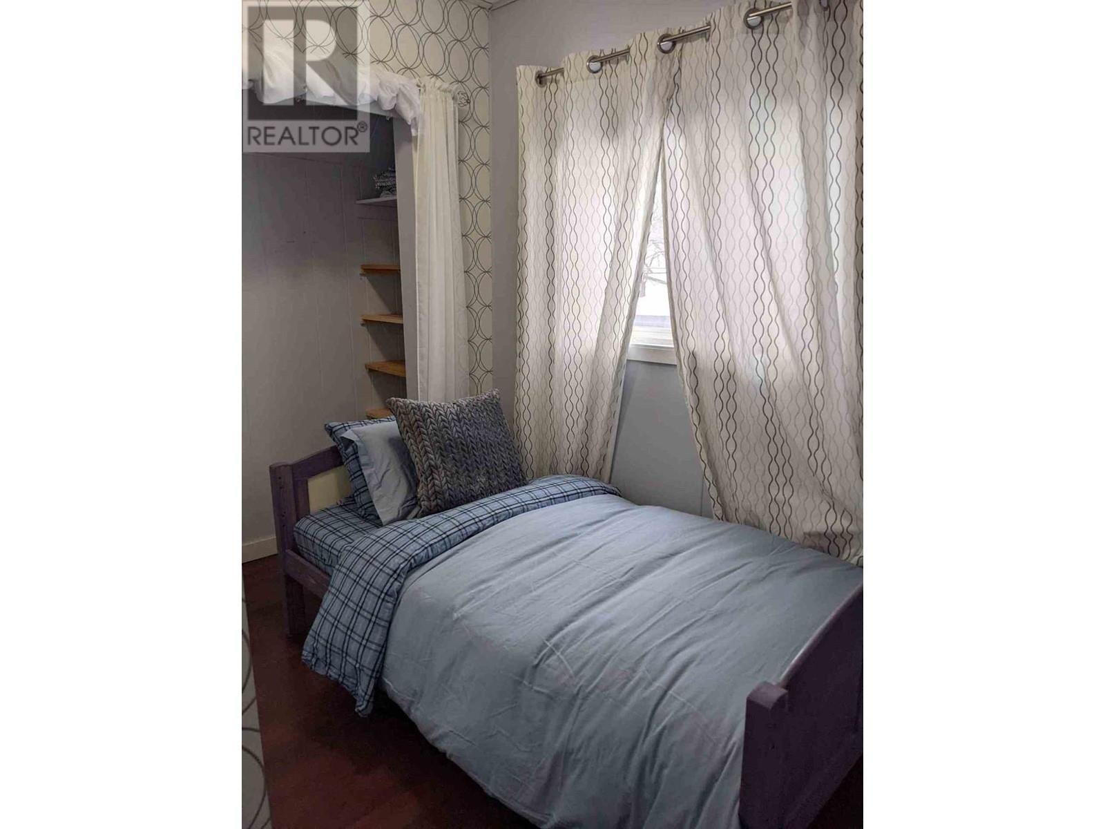309 Third Street E, Revelstoke