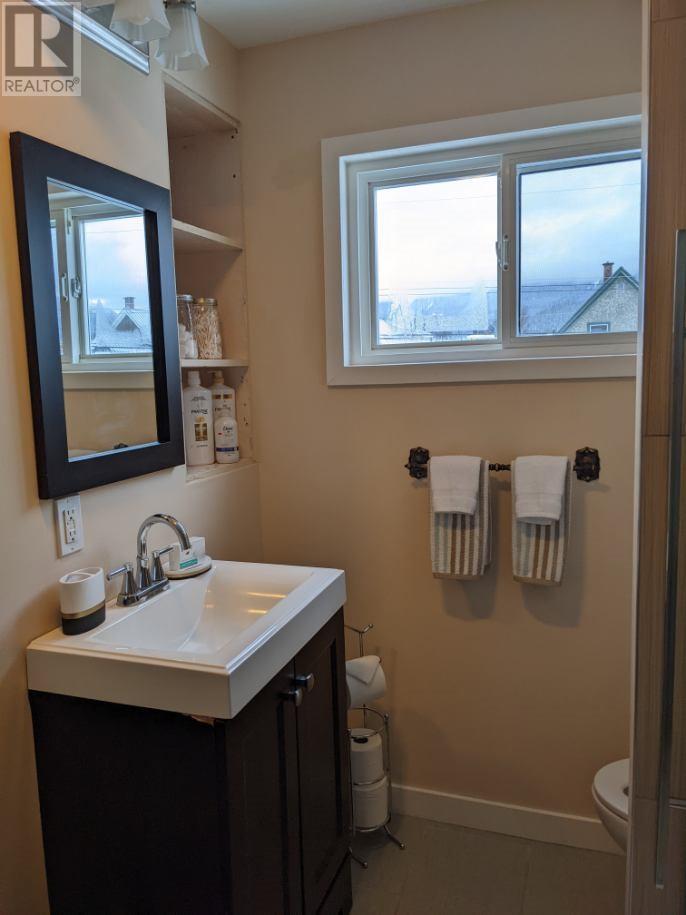 309 Third Street E, Revelstoke