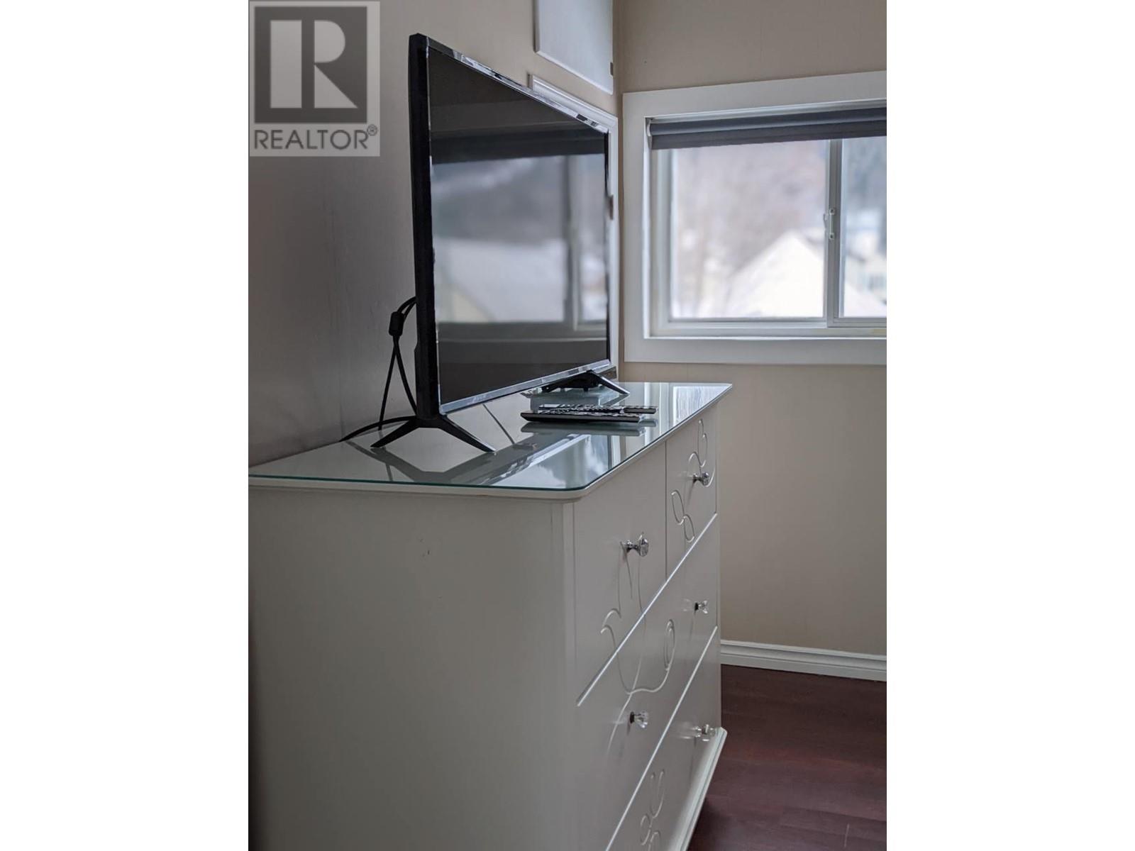 309 Third Street E, Revelstoke
