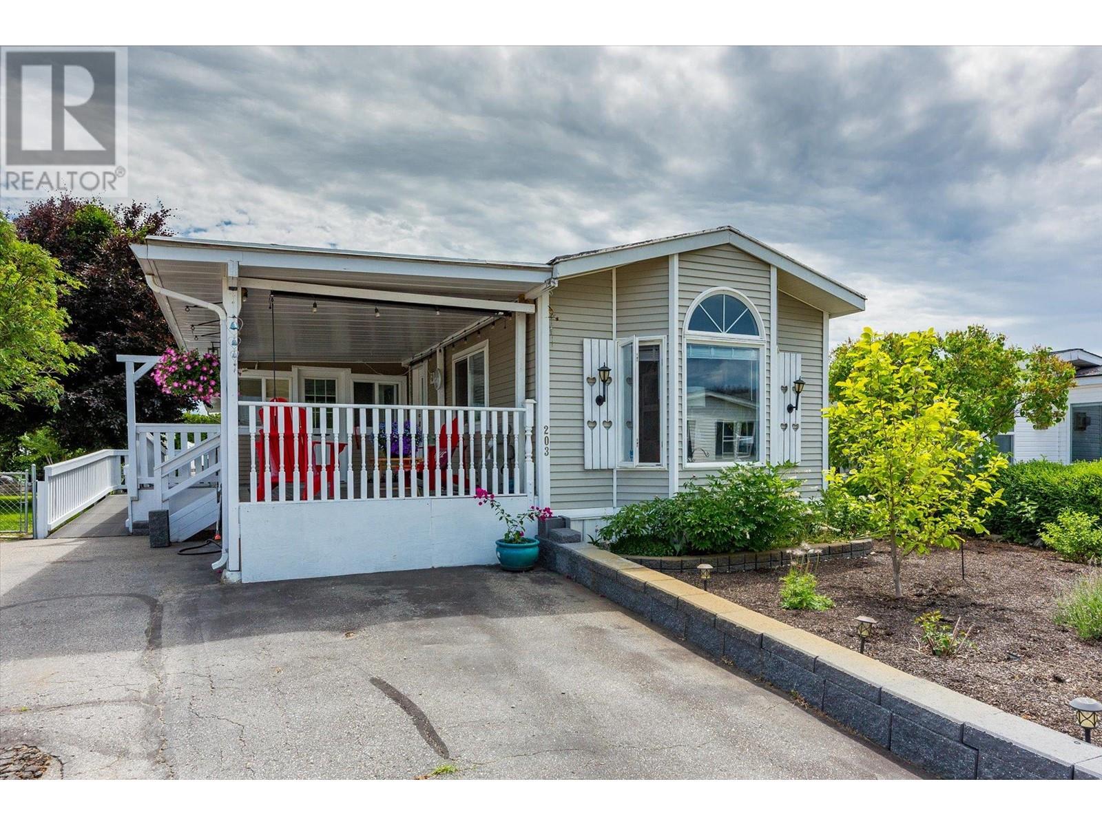203 720 Commonwealth Road, Kelowna