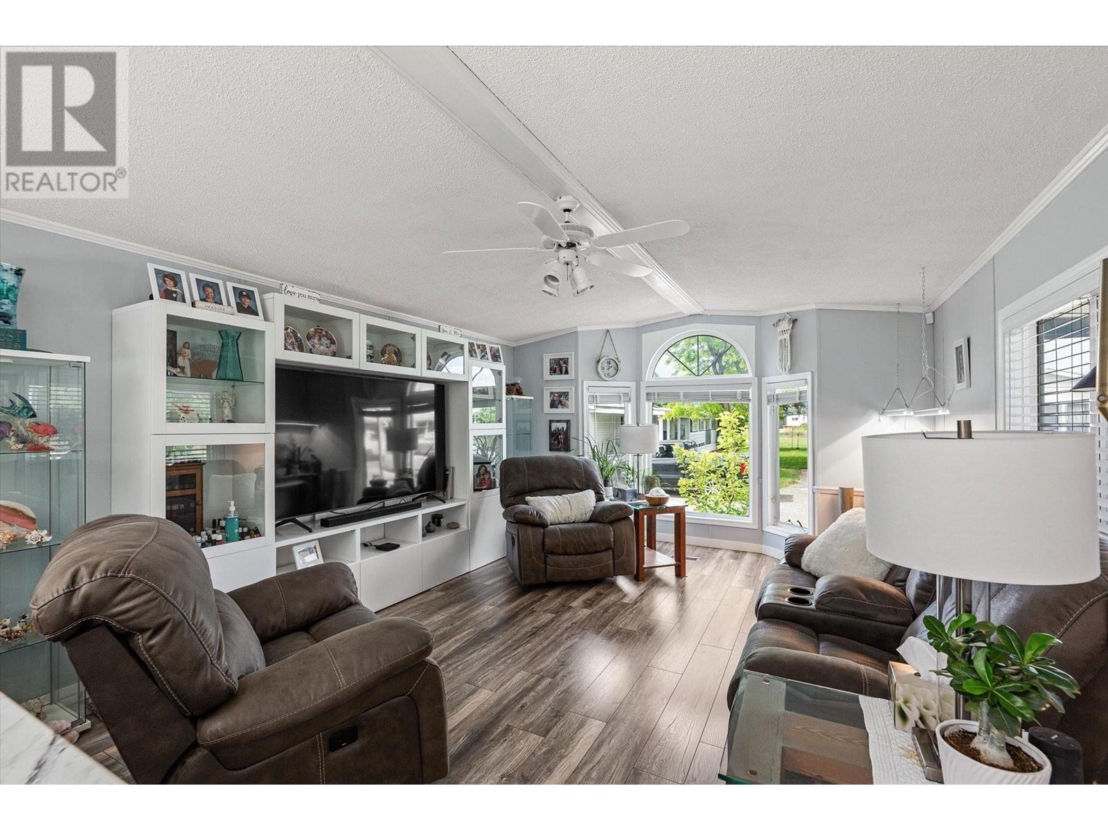 203 720 Commonwealth Road, Kelowna