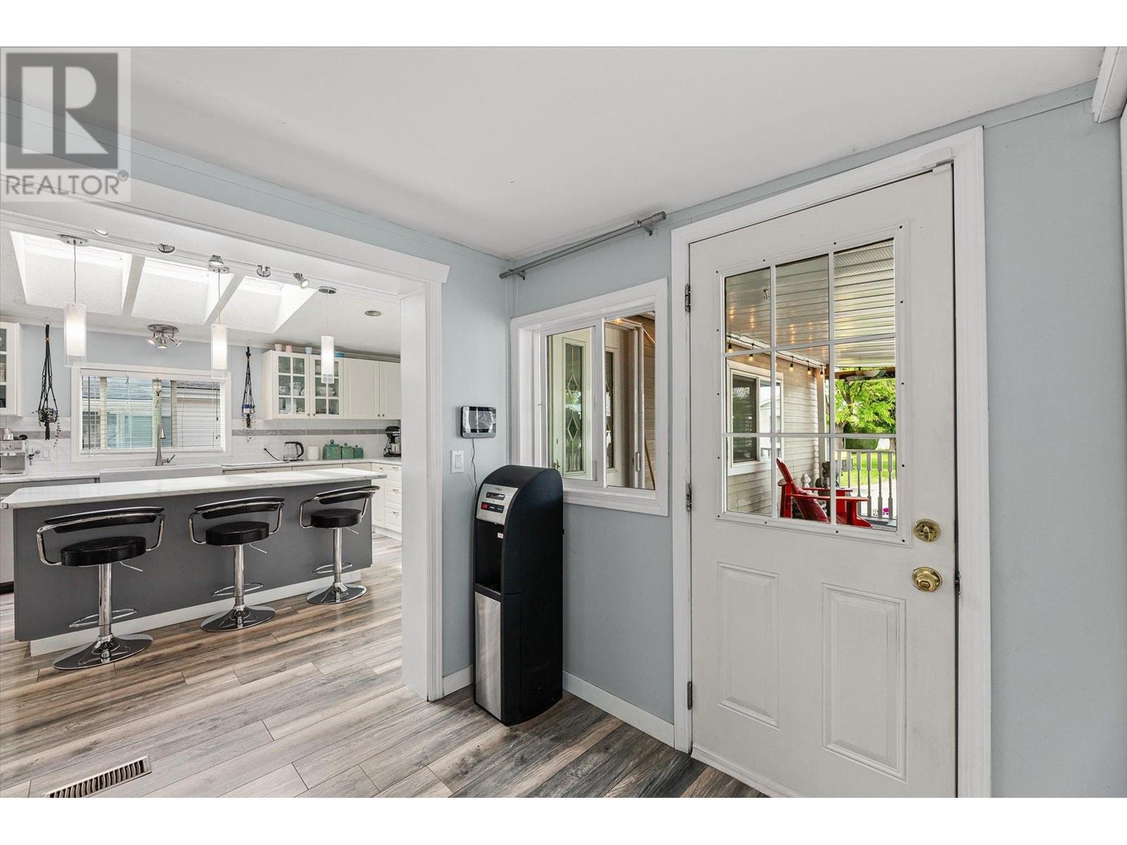 203 720 Commonwealth Road, Kelowna