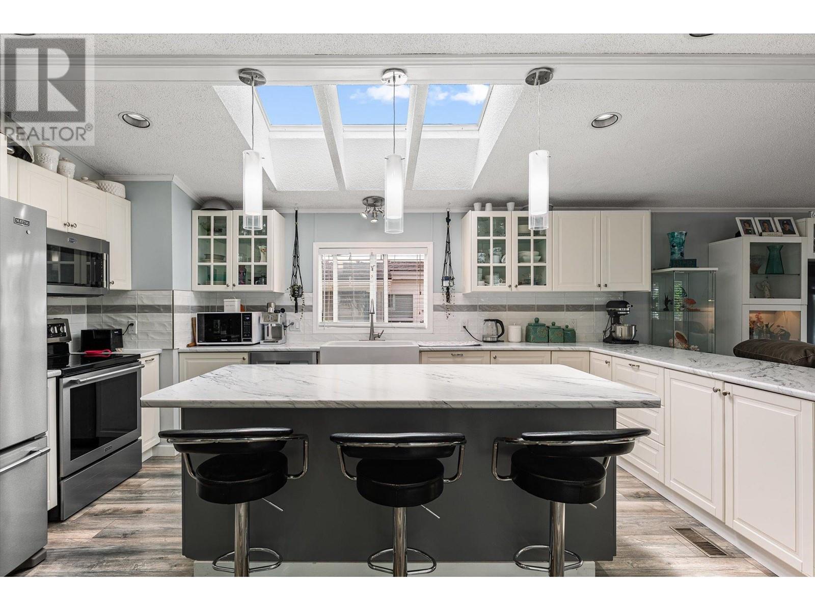 203 720 Commonwealth Road, Kelowna