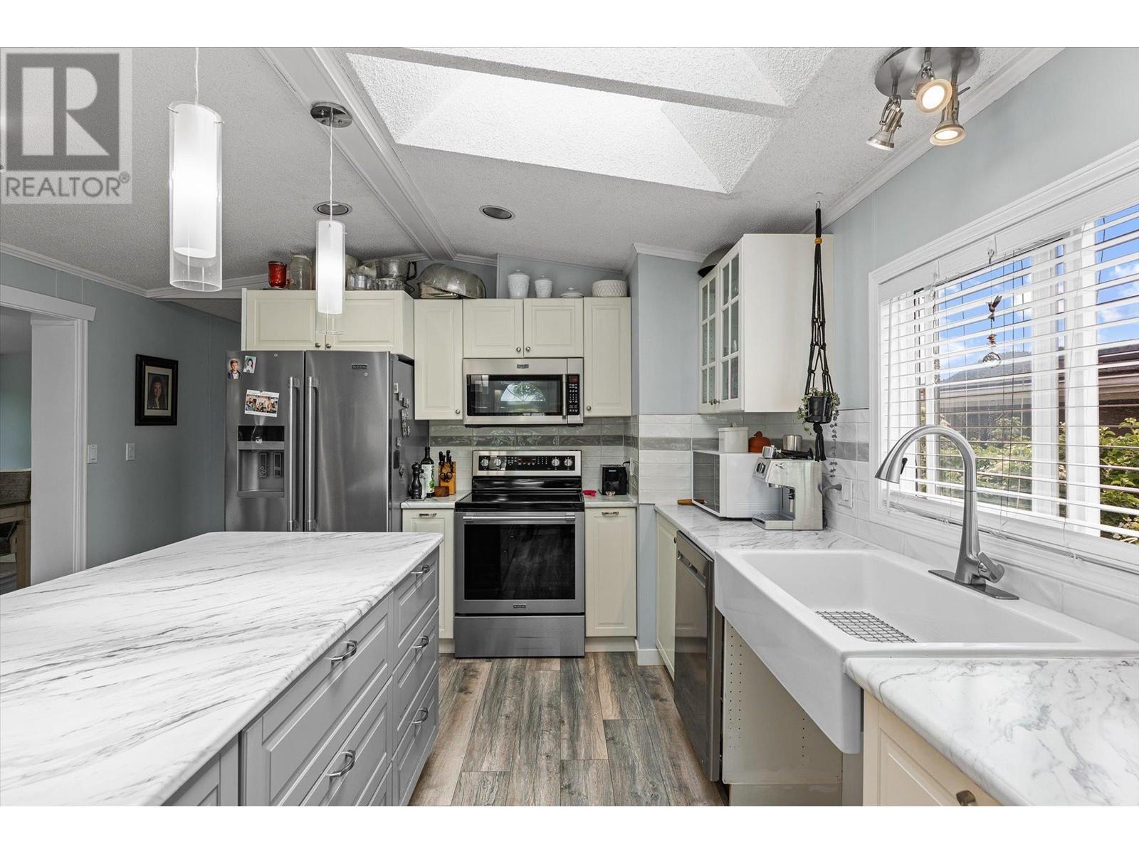 203 720 Commonwealth Road, Kelowna