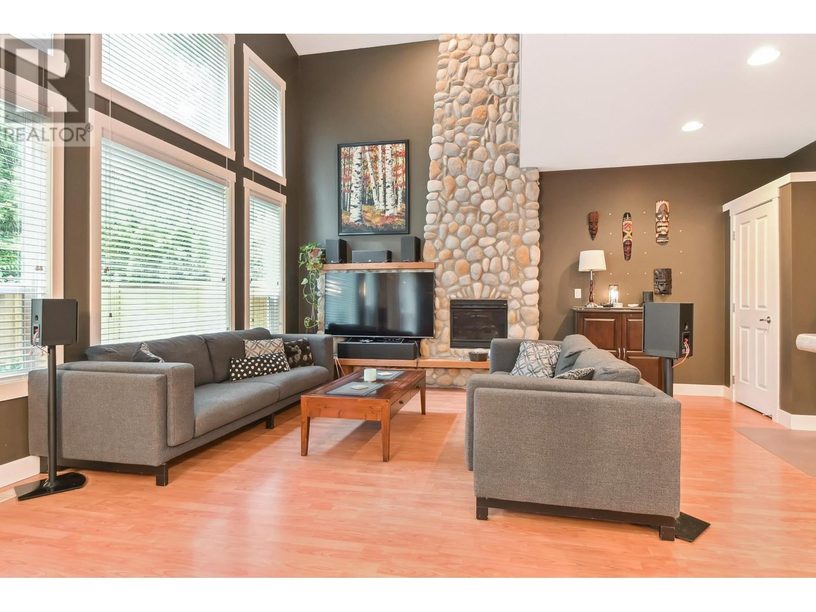 Photo 4 of 10339 243 Street, Maple Ridge BC