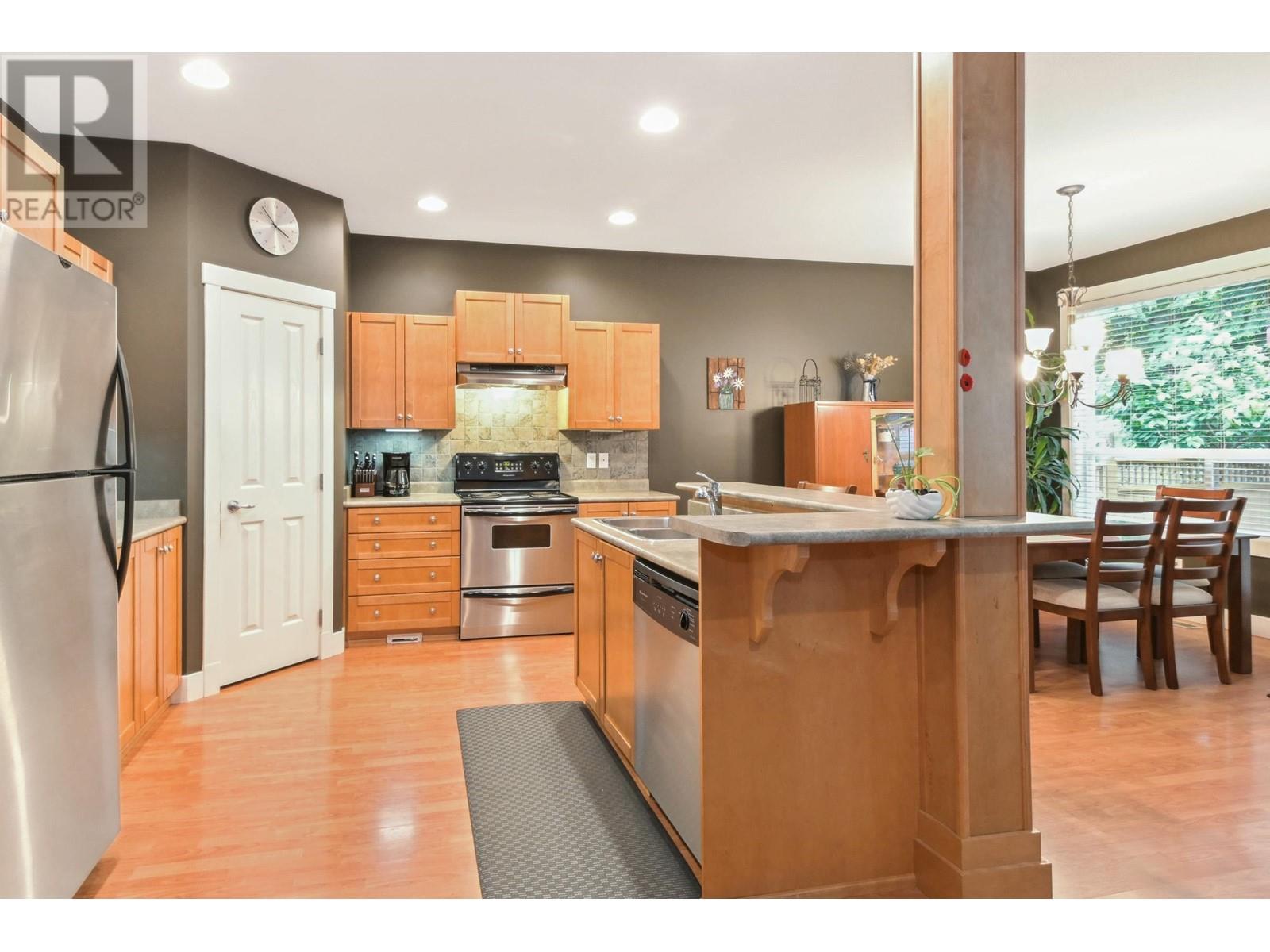 Photo 9 of 10339 243 Street, Maple Ridge BC