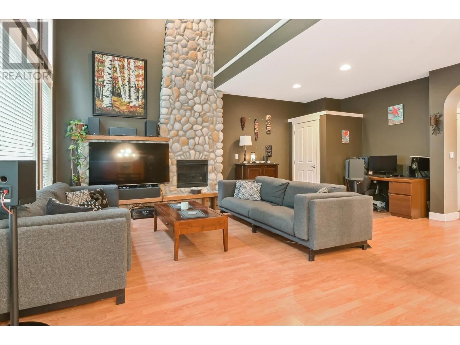 Photo 5 of 10339 243 Street, Maple Ridge BC