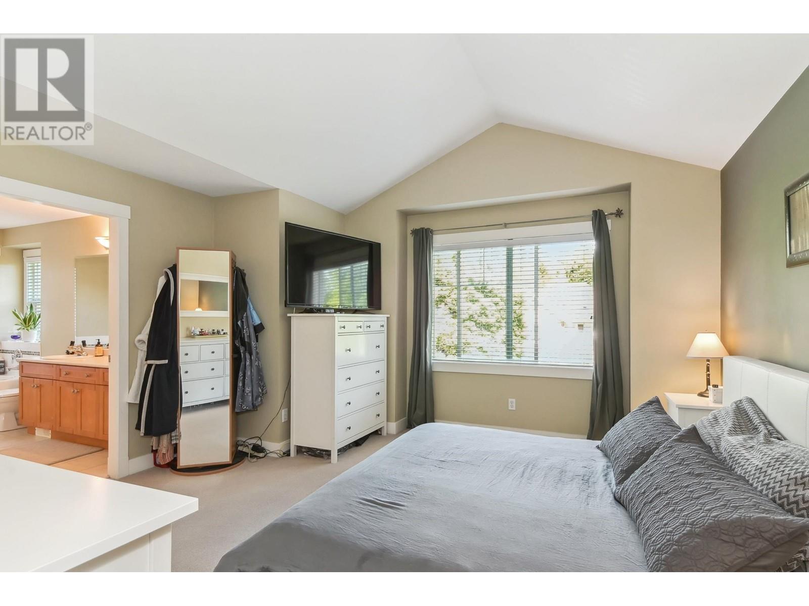 Photo 14 of 10339 243 Street, Maple Ridge BC