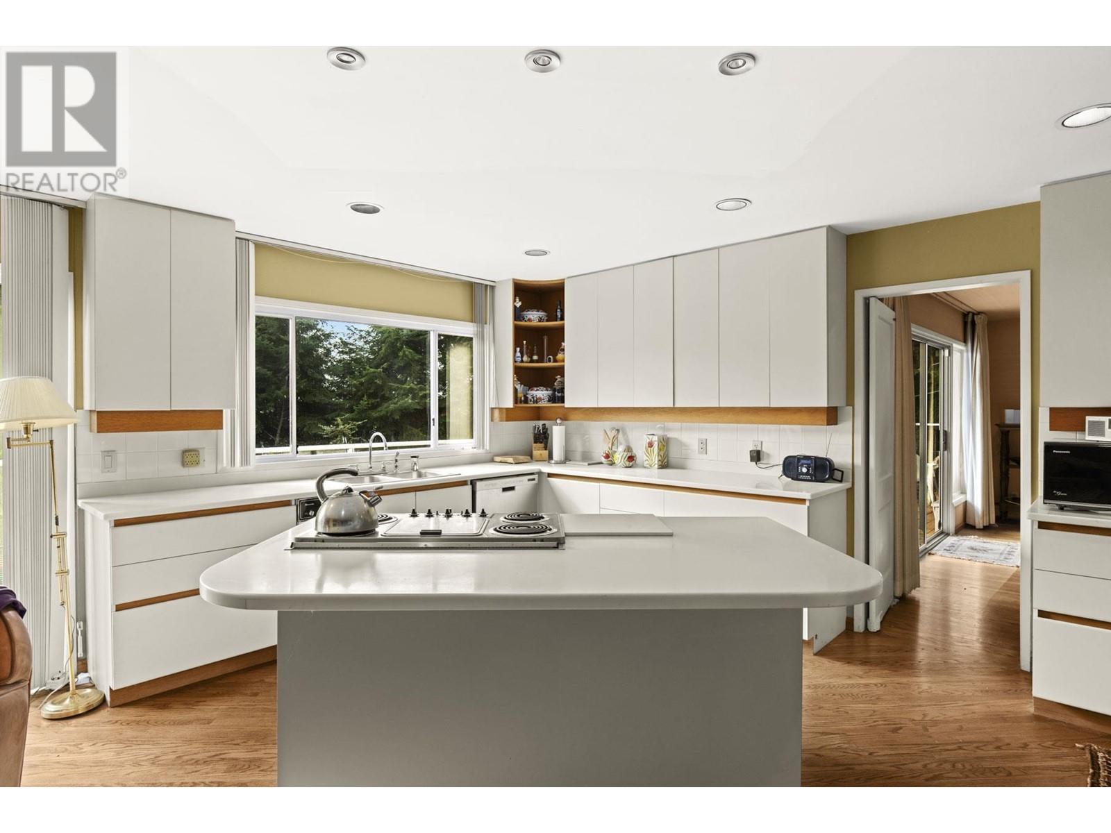 860 FAIRMILE ROAD, West Vancouver